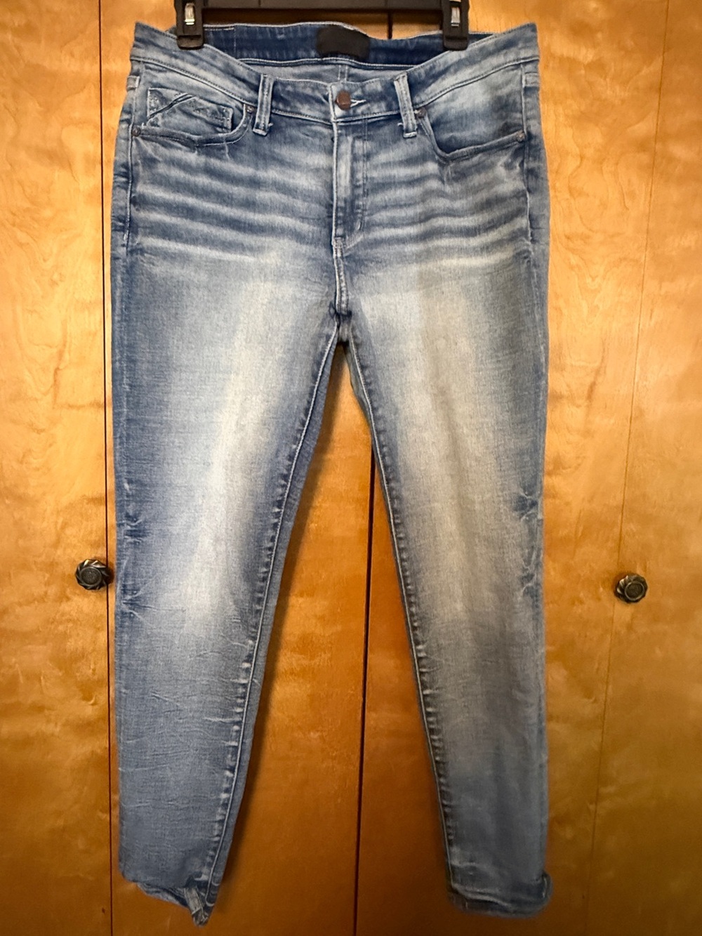 Buckle Black ankle skinny jeans in a light-wash distressed denim Size 31